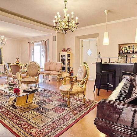 Boutique Hotel L'Imperatrice 弗约诺德拉亚那 外观 照片